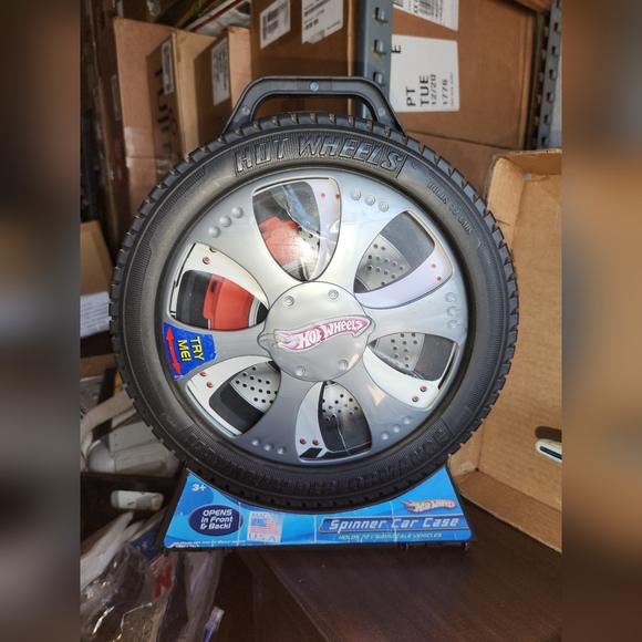 2005 Hot Wheels 2-Sided Tire Spinner Car Case for 72 cars - Picture 1 of 8